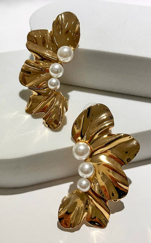 Spectacular Stance Gold Pearls Earring