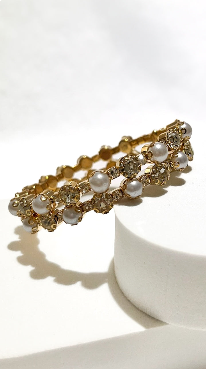 Impeccable Detail Gold Rhinestones & Pearls Bracelet