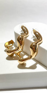 Waivy Style Gold Hoop Earrings