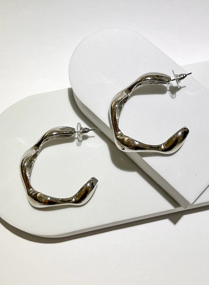 Waivy Style Silver Hoop Earrings