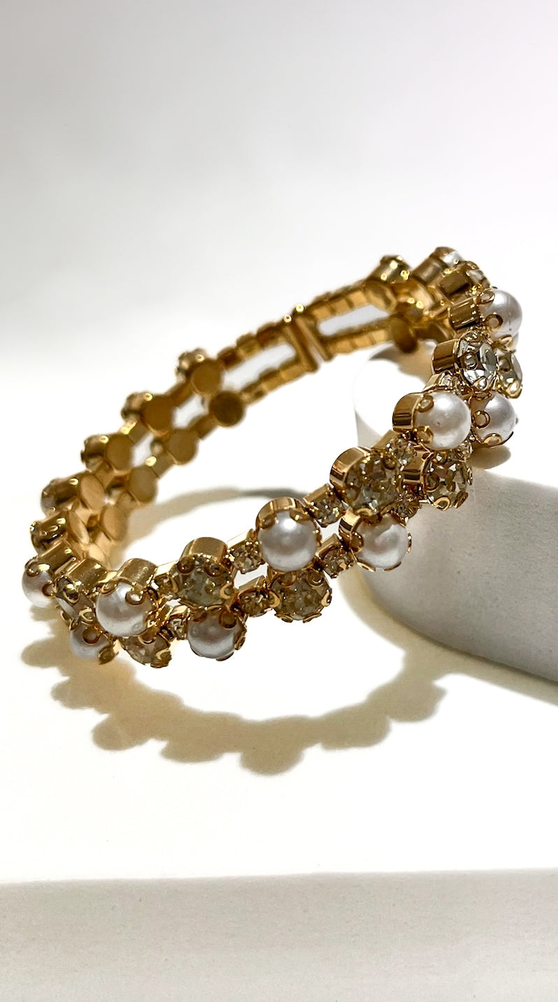 Impeccable Detail Gold Rhinestones & Pearls Bracelet