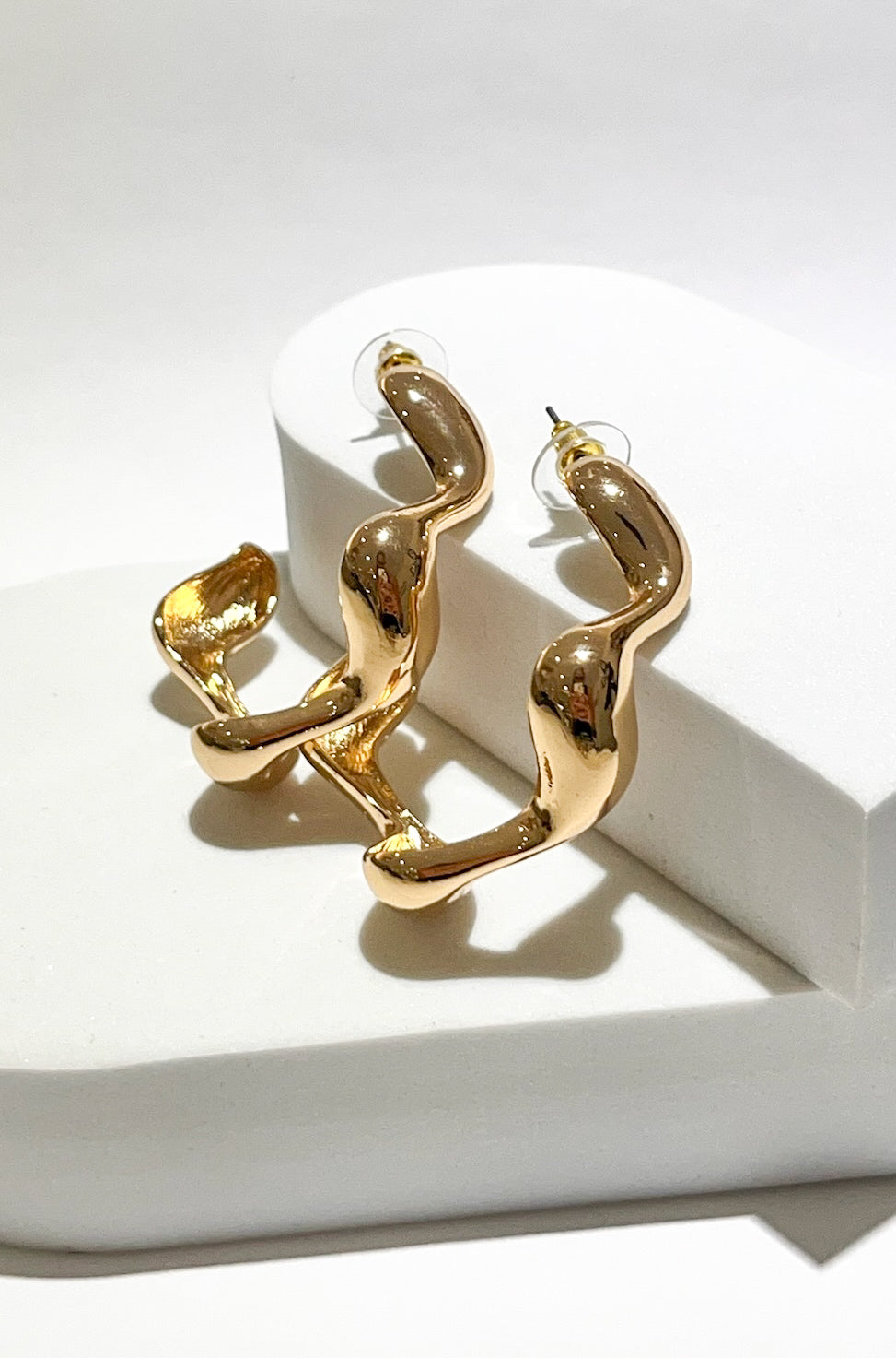 Waivy Style Gold Hoop Earrings