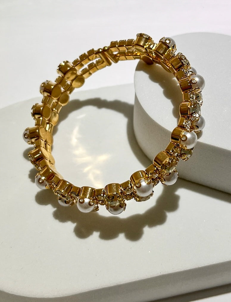 Impeccable Detail Gold Rhinestones & Pearls Bracelet