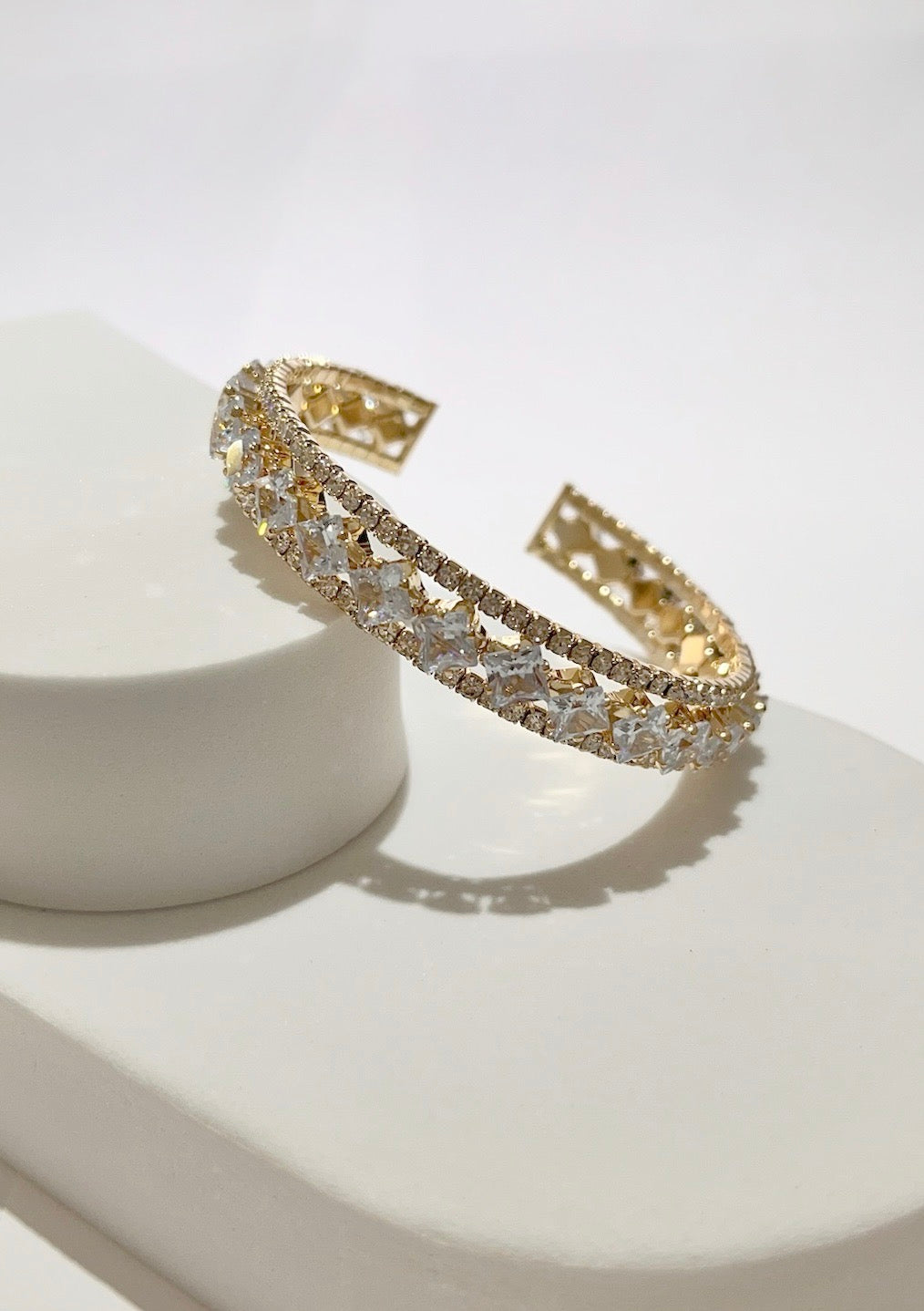 Simple Elegance Rhinestones Delicate Cuff