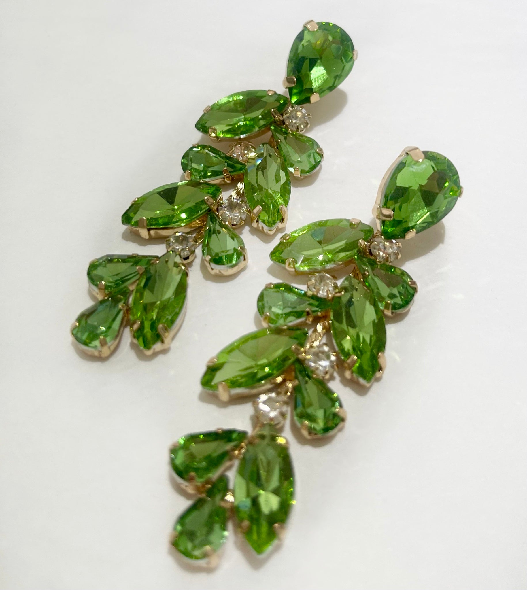 Oh my Elegance Green Stones Drop Earrings